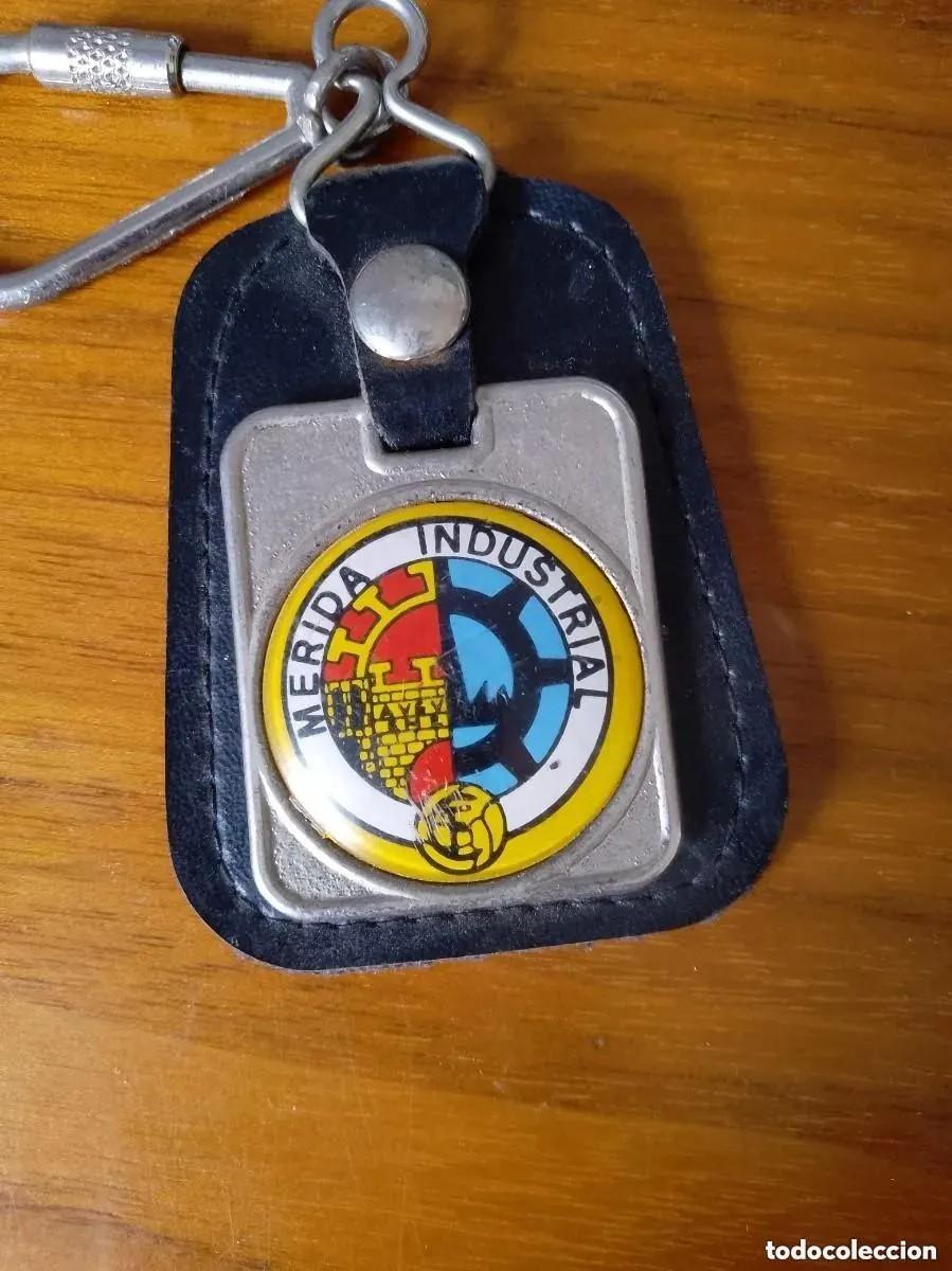 Colecionismo de porta-chaves: LLAVERO. MERIDA CF. INDUSTRIAL. CONMEMORATIVO. ASCENSO A 2B TEMPORADA 79-80