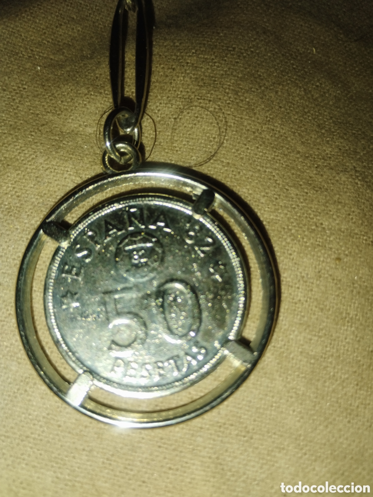Coleccionismo de llaveros: Llavero con moneda 1982 - Foto 3