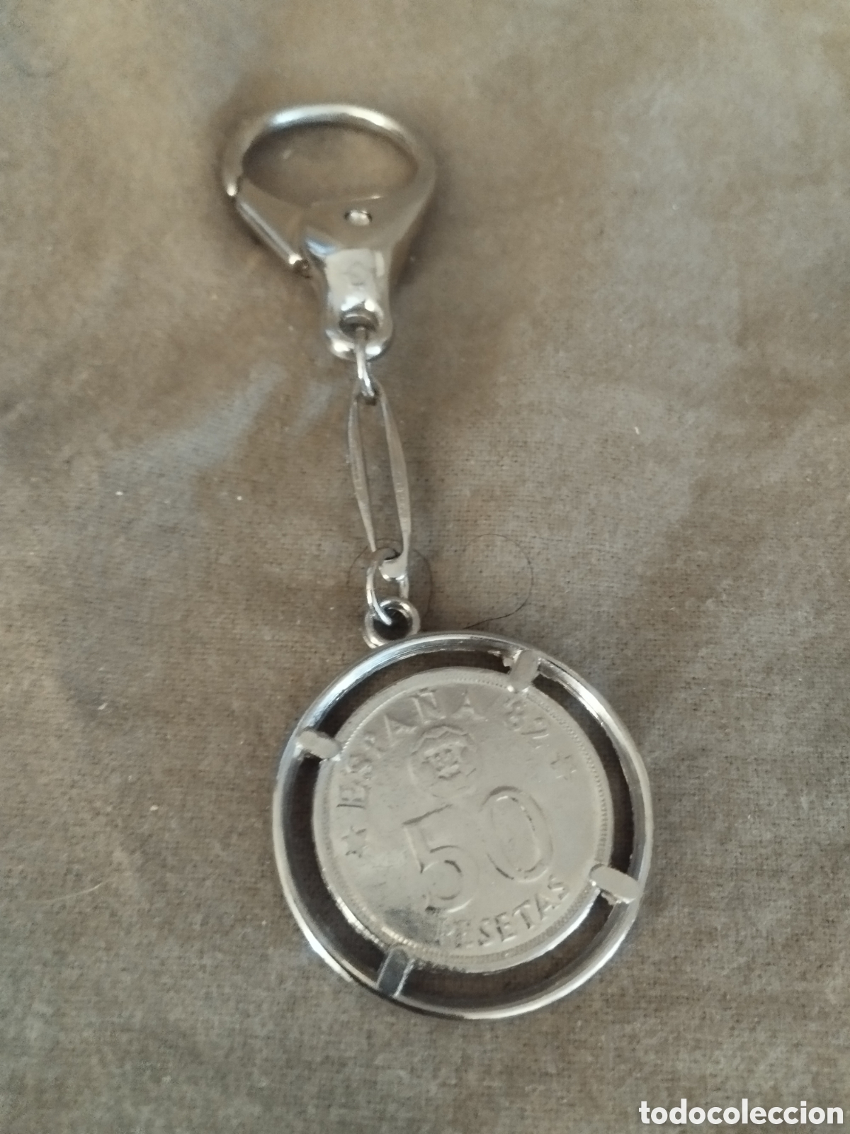 Coleccionismo de llaveros: Llavero con moneda 1982 - Foto 1