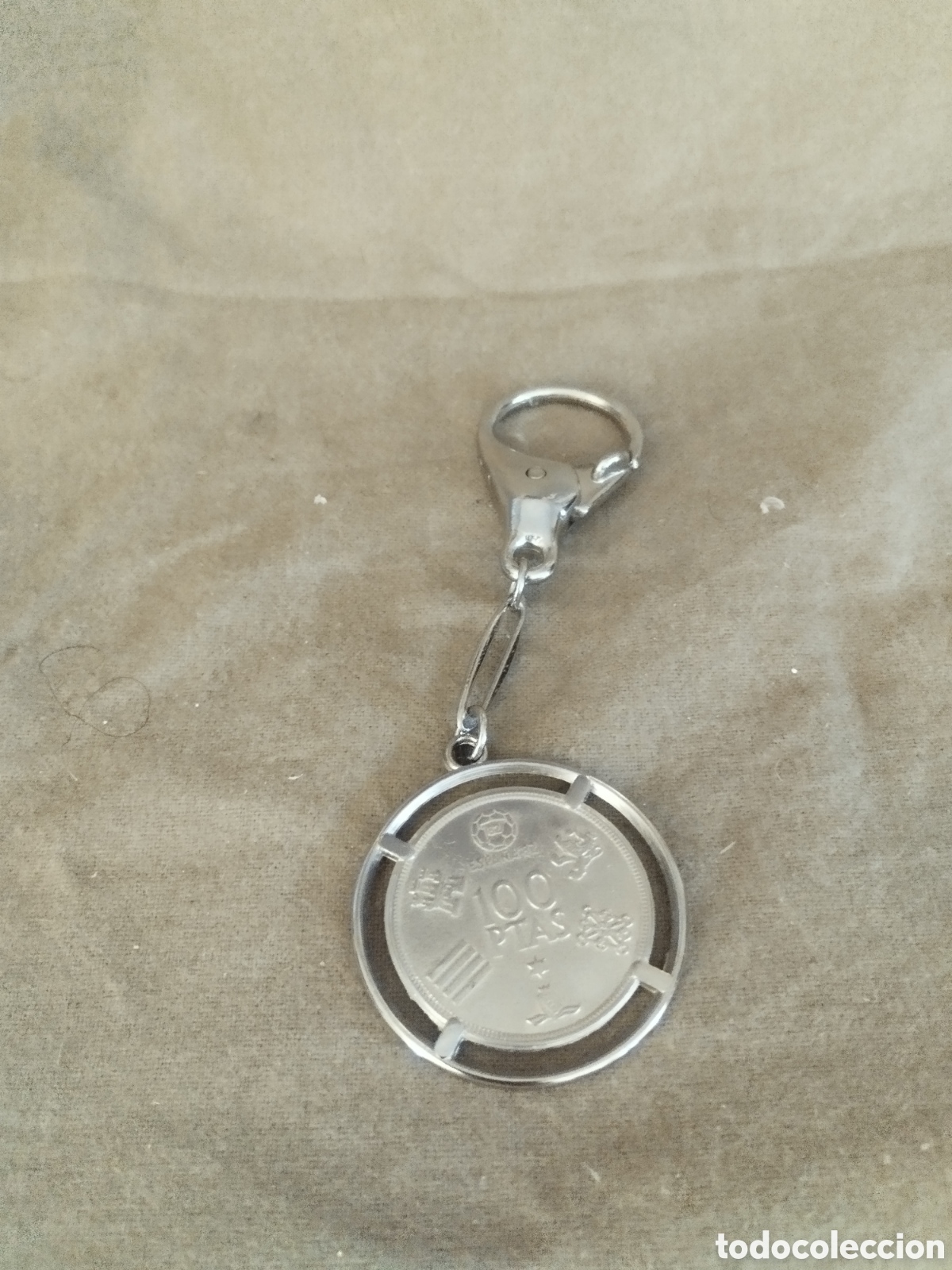 Coleccionismo de llaveros: Llavero con moneda 1982 - Foto 3