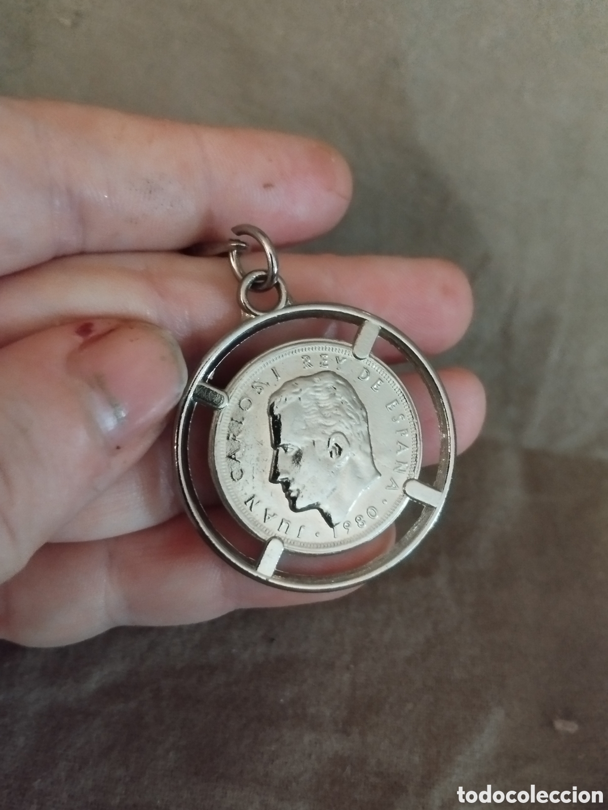 Coleccionismo de llaveros: Llavero con moneda 1982 - Foto 2