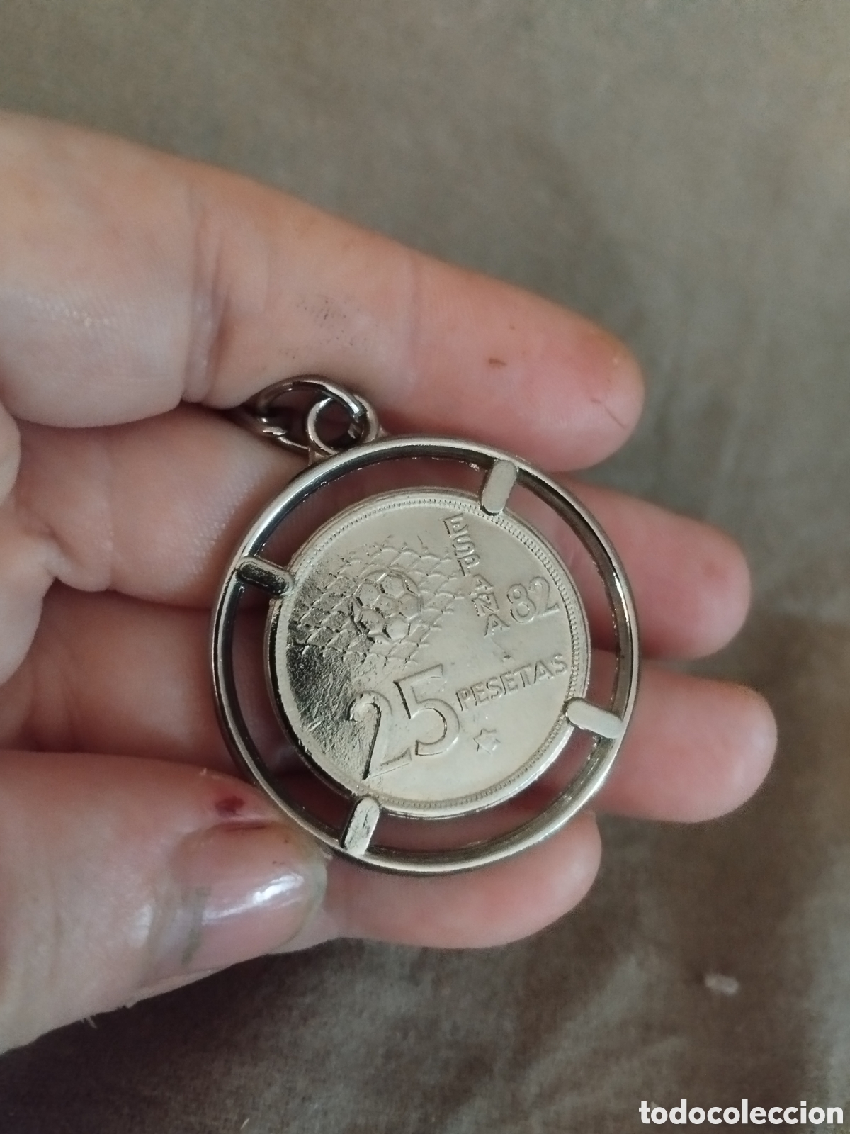 Coleccionismo de llaveros: Llavero con moneda 1982 - Foto 3