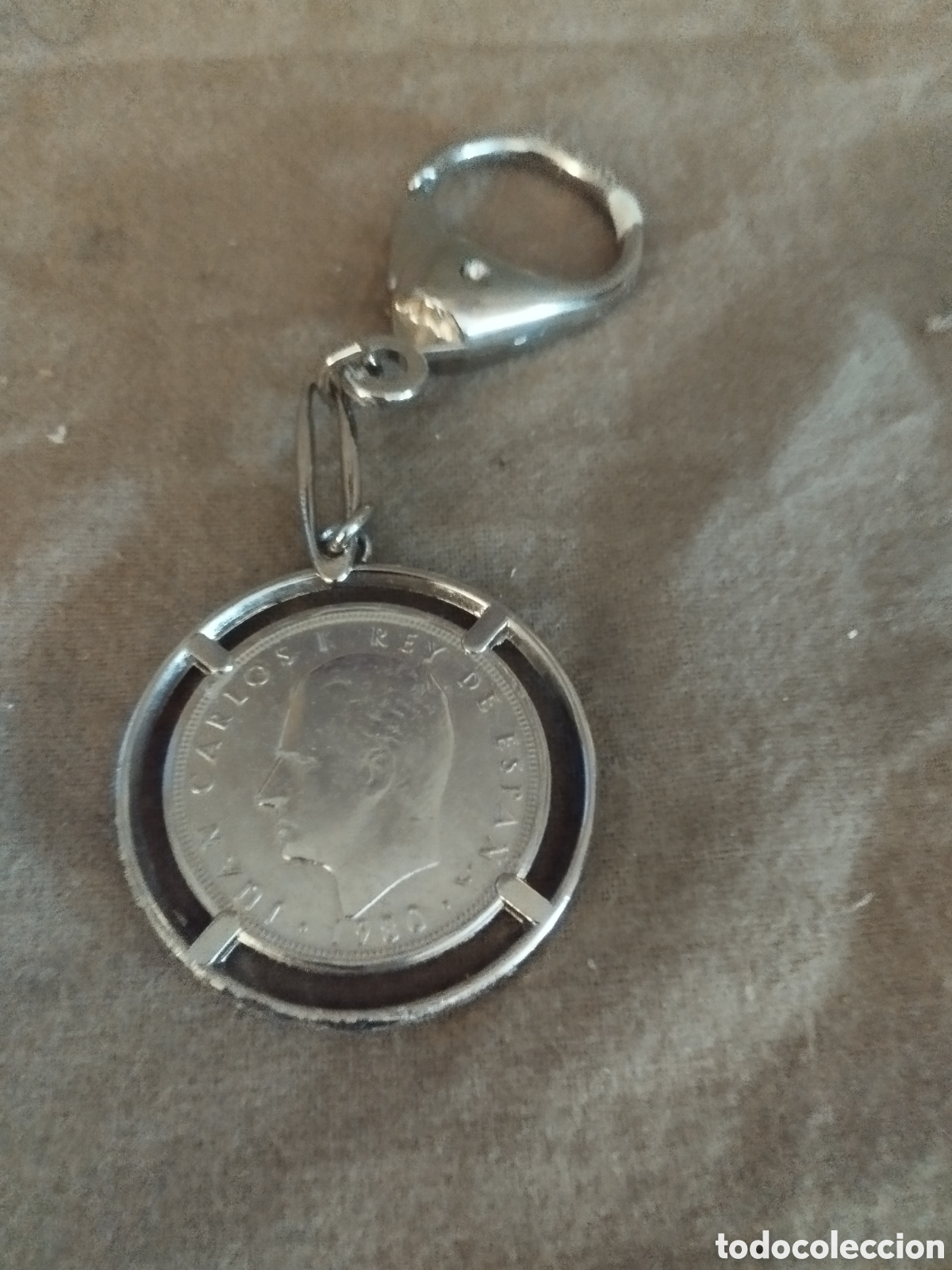 Coleccionismo de llaveros: Llavero con moneda 1982 - Foto 2