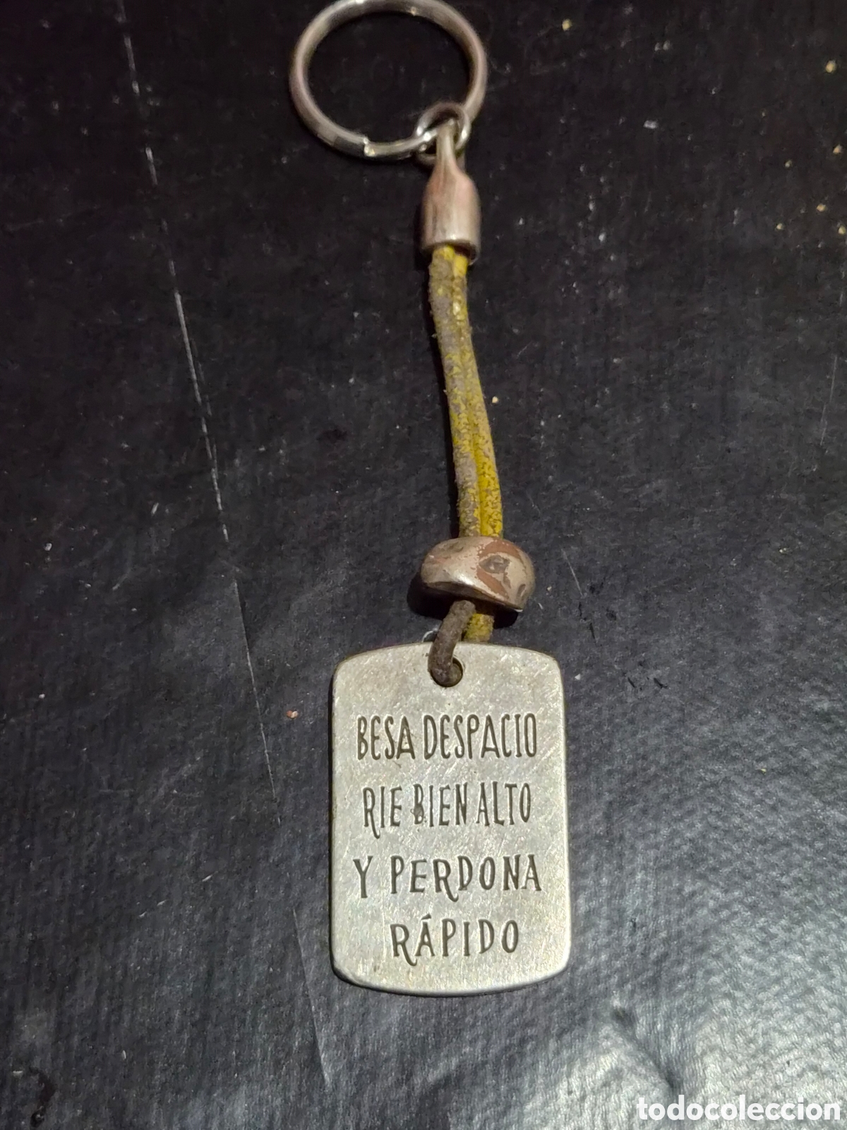 Coleccionismo de llaveros: LLAVERO, BESA DESPACIO - Foto 1
