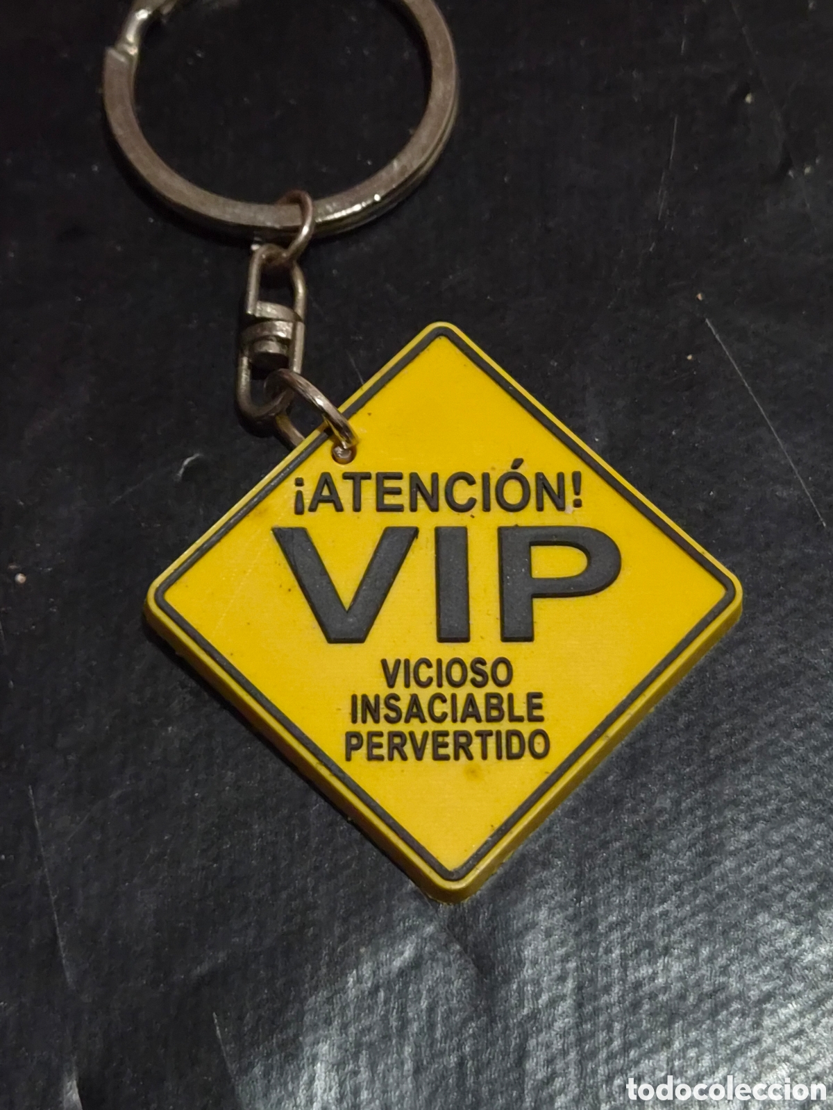 Coleccionismo de llaveros: LLAVERO DE GOMA ATENCION VIP