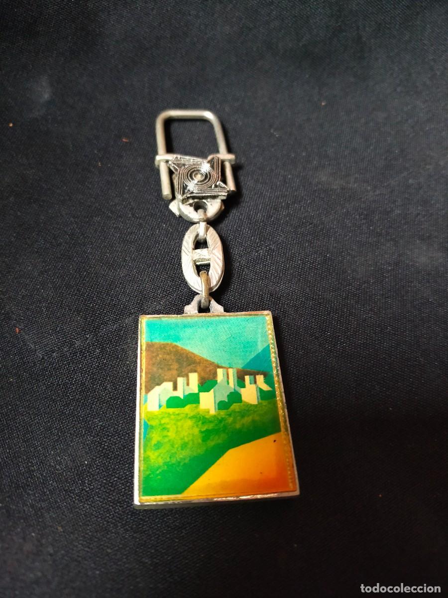 Coleccionismo de llaveros: ANTIGUO LLAVERO VINTAGE METAL Y ESMALTE A&Ntilde;O 1982 GRABADO REVERSO: TEM 82.