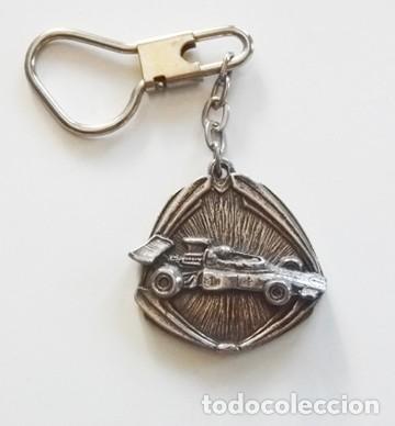 Coleccionismo de llaveros: ELEGANTE LLAVERO COCHE DE F&Oacute;RMULA 1 EN RELIEVE - ANTIGUO - PLATEADO - PUBLICIDAD TALLER - DEPORTE F1