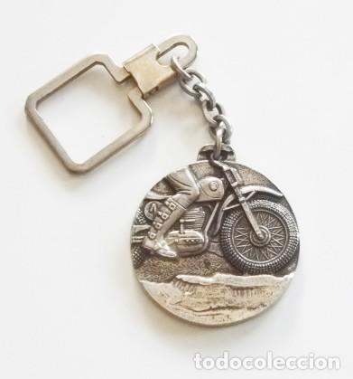 Coleccionismo de llaveros: ELEGANTE LLAVERO DE MOTO CLUB VIRGEN DE LA SIERRA ( CABRA , C&Oacute;RDOBA ) - ANTIGUO - MOTEROS MOTORISTAS