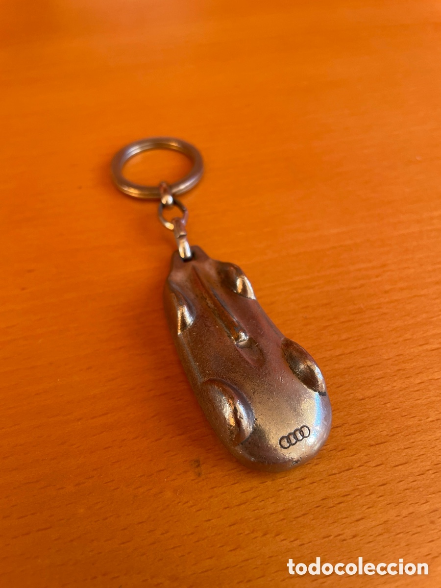 Coleccionismo de llaveros: Llavero Audi met&aacute;lico con forma de coche y devoluci&oacute;n postal de llaves &ndash; LLAVE002