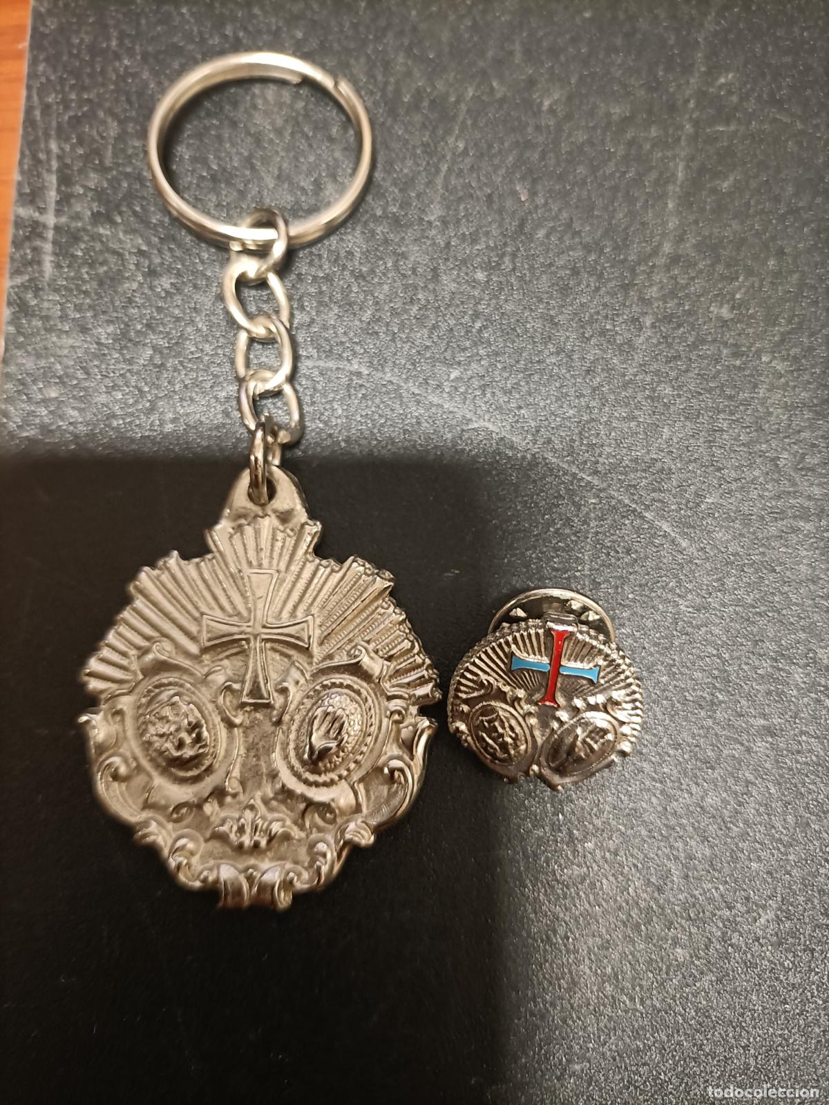 Coleccionismo de llaveros: LOTE DE LLAVERO Y PIN HERMANDAD DEL DULCE NOMBRE SEMANA SANTA DE SEVILLA