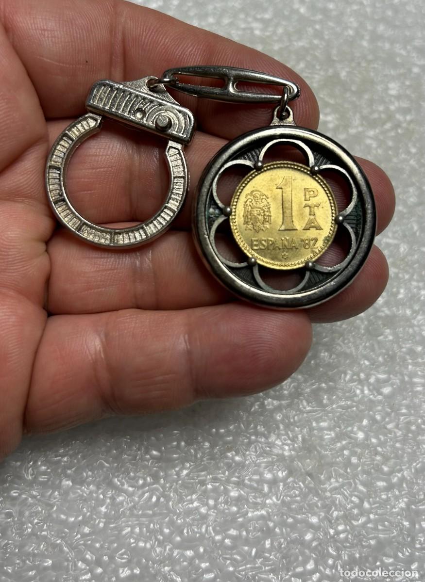 Coleccionismo de llaveros: 4305.Llavero con una moneda de 1 peseta conmemorativa del Mundial de F&uacute;tbol de Espa&ntilde;a 1982