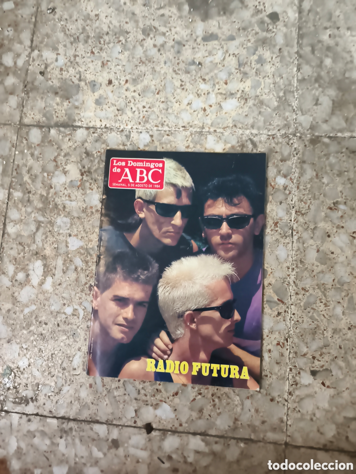 Coleccionismo de Los Domingos de ABC: Antigua revista Los Domingos de ABC portada Radio Futura 1984
