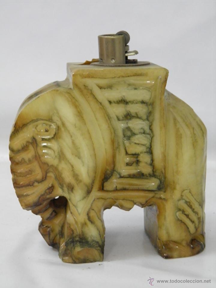 Mecheros: MECHERO CLIPPER NEGRO CON REGULADOR, CON SOPERTE ELEFANTE AFRICANO TALLADO EN MARMOL