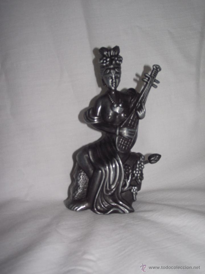 Mecheros: MECHERO CON FORMA DE MUJER TOCANDO EL LAUD - Foto 1
