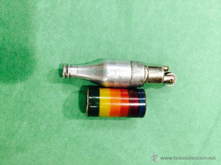 Mecheros: Antiguo mechero Chisquero en forma de botella - Foto 2