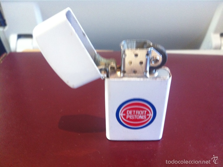 Mecheros: Mechero tipo zippo Detroit Pistons. A&ntilde;os 70-80
