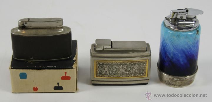 Lighters: COLECCION DE MECHEROS DE SOBREMESA EN METAL PLATEADO. CIRCA 1980.