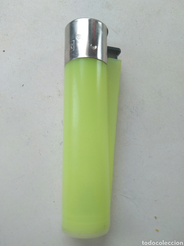Mecheros: Mechero Clipper amarillo lim&oacute;n a&ntilde;os 70- con carga en, uso- para coleccionistas