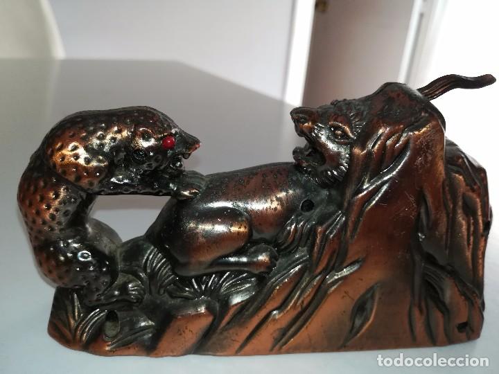 Mecheros: Mechero en forma de leon y serpiente. - Foto 2