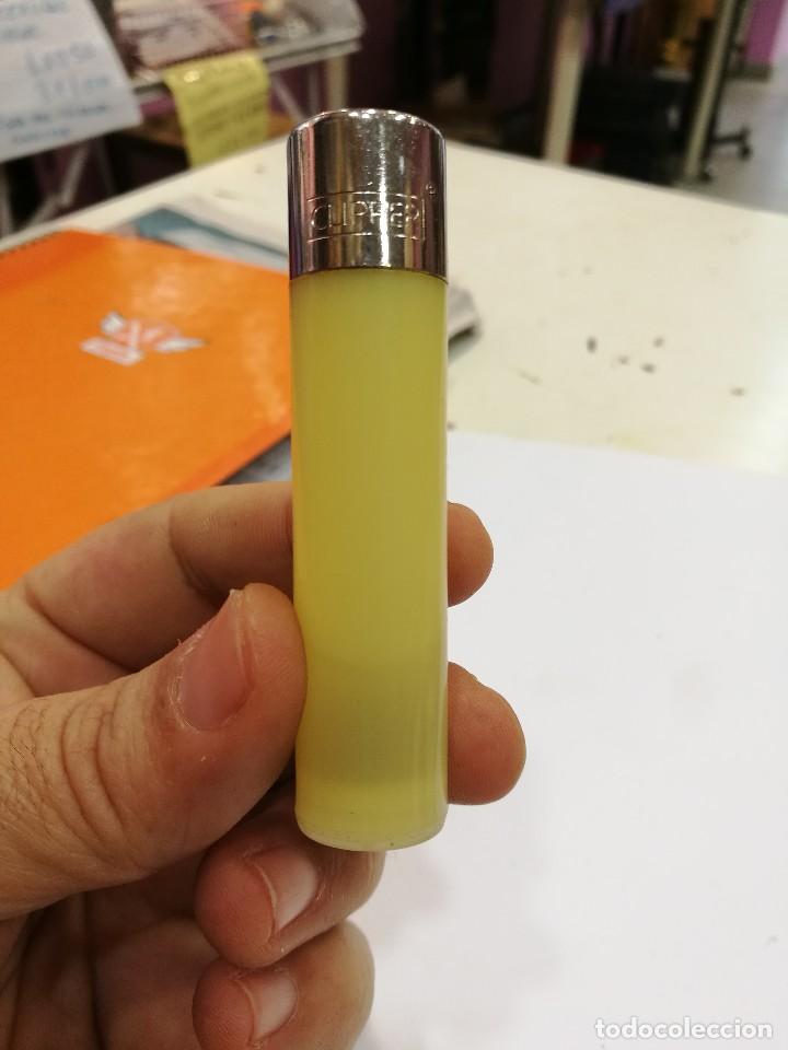Mecheros: Mechero clipper color marfil rascador redondo funcionando