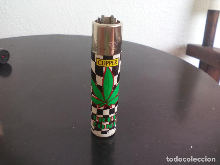 Mecheros: MECHERO CLIPPER. FREE ZONE,  HOJA DE MARIHUANA ENCENDEDOR. LIGHTER