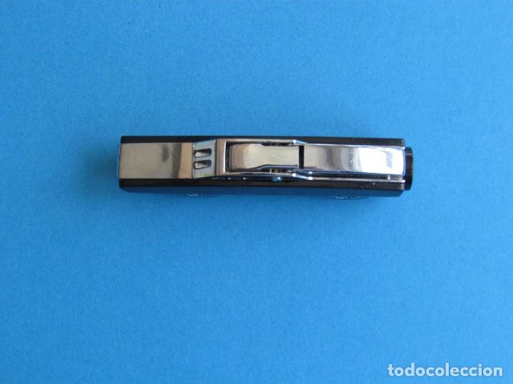 Mecheros: MECHERO EN FORMA DE COCHE. REGULABLE Y RECARGABLE. - Foto 2