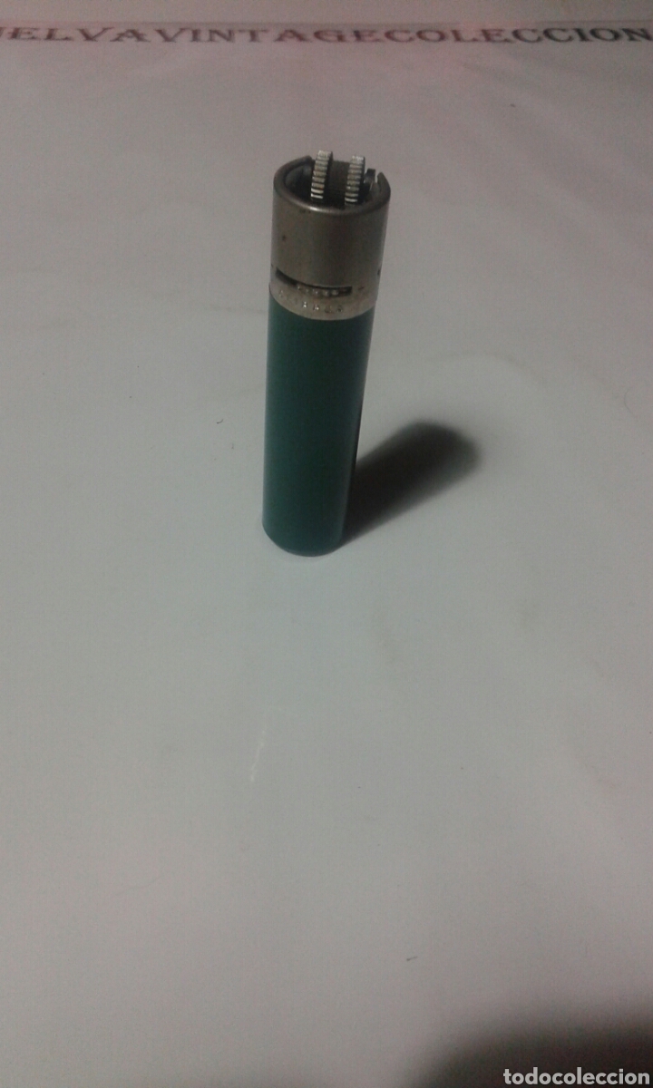 Mecheros: Mechero clipper con regulador y rascador redondo.