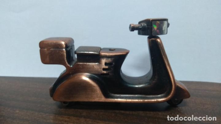 Mecheros: ANTIGUO MECHERO COLOR BRONCE - MOTO VESPA