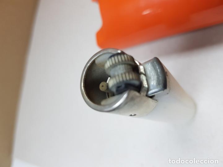 Mecheros: Mechero clipper blanco con funda de butsir - Foto 5