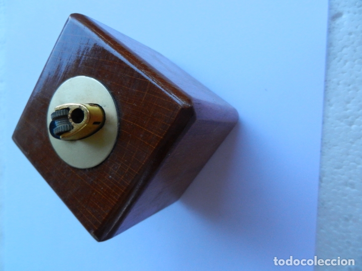 Mecheros: MECHERO BIC EN CUBO DE MADERA. - Foto 2