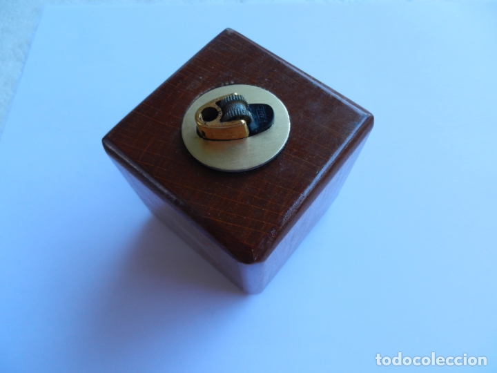 Mecheros: MECHERO BIC EN CUBO DE MADERA. - Foto 1
