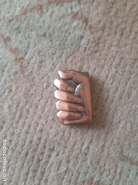 Mecheros: Mechero de cobre forma de mano funcionando - Foto 1