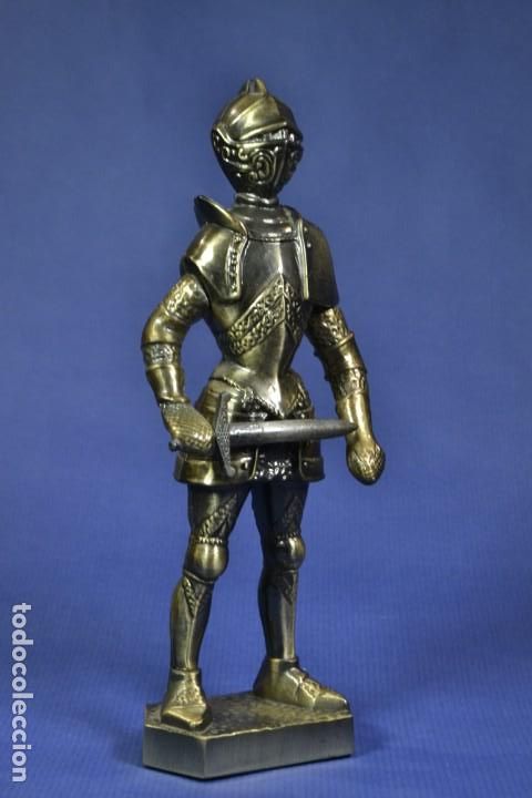 Mecheros: Mechero con forma de armadura - Foto 1