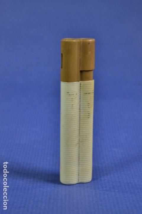 Mecheros: Mechero con forma de 2 cigarros - Foto 1