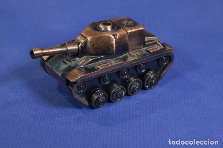 Mecheros: mechero con forma de tanque - Foto 1