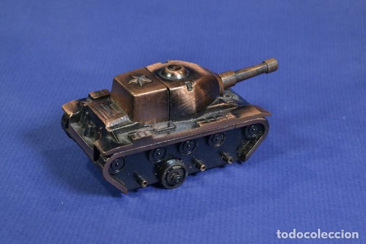 Mecheros: mechero con forma de tanque - Foto 2