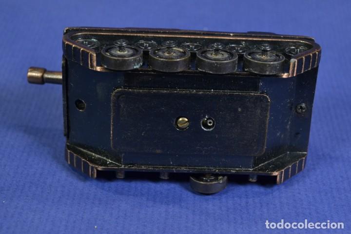 Mecheros: mechero con forma de tanque - Foto 3