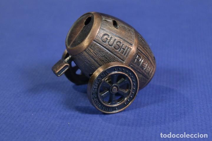Mecheros: mechero con forma de barril con ruedas - Foto 1