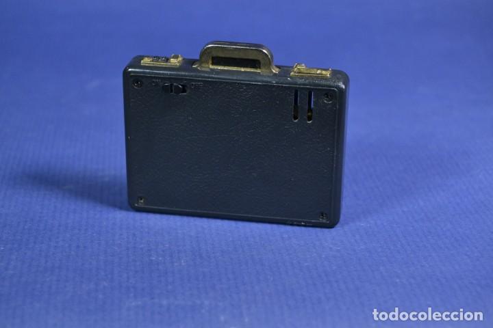 Mecheros: Mechero con forma de malet&iacute;n - Foto 1