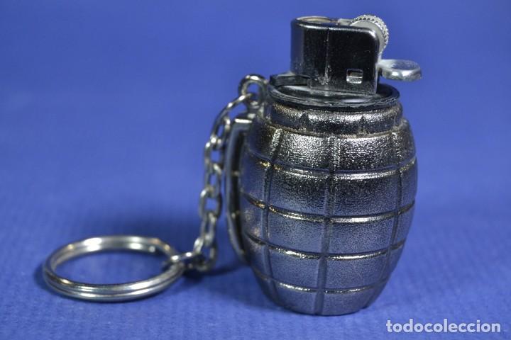 Mecheros: Mechero llavero con forma de granada 1 - Foto 4
