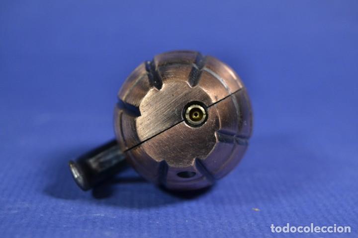 Mecheros: Mechero con forma de granada 2 - Foto 3