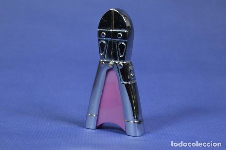 Mecheros: Mechero con forma de herramienta: cizalla rosa - Foto 1