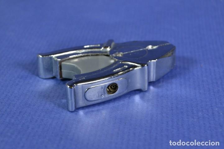 Mecheros: Mechero con forma de herramienta: alicates - Foto 3