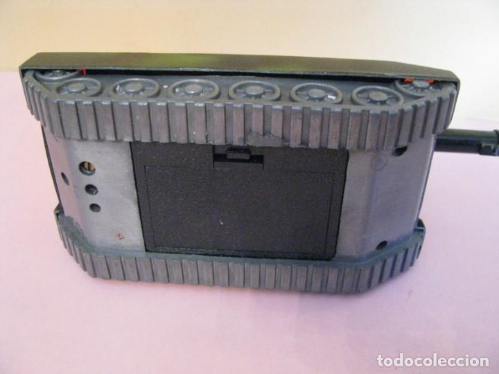 Mecheros: MECHERO, ENCENDEDOR DE FORMA DE TANQUE. H018. DEFECTOS. - Foto 3