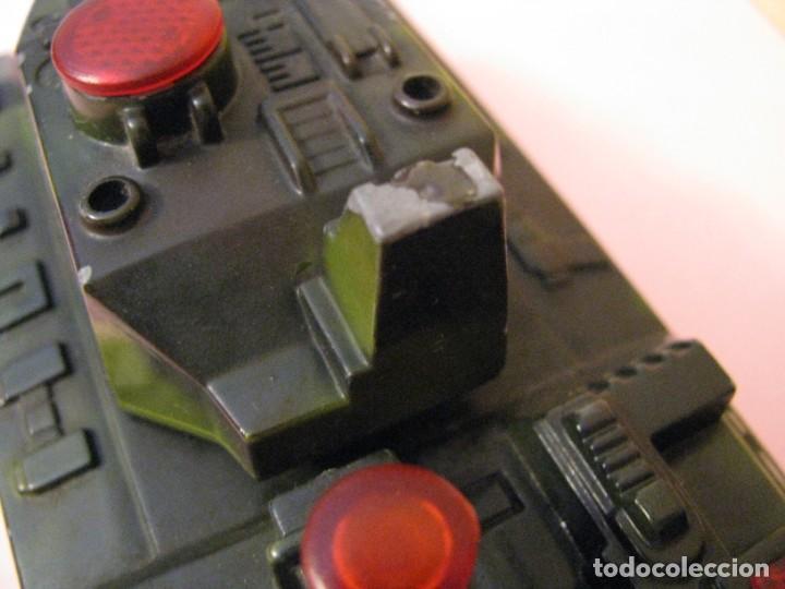 Mecheros: MECHERO, ENCENDEDOR DE FORMA DE TANQUE. H018. DEFECTOS. - Foto 4