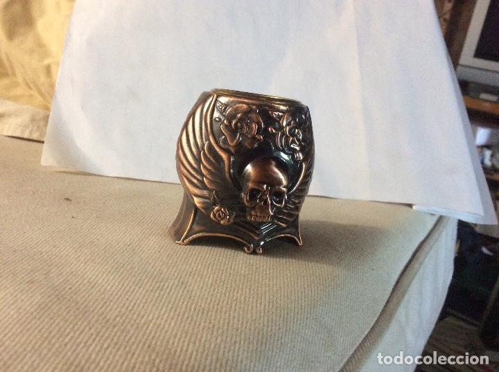 Mecheros: MEchero metal color bronce objeto no funciona - Foto 1