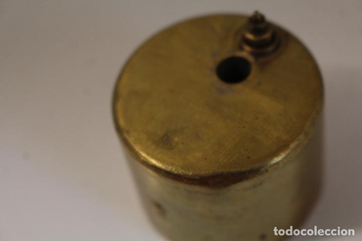 Mecheros: Antiguo mechero de lat&oacute;n marca 06 - Foto 4