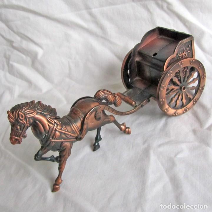 Mecheros: Mechero electr&oacute;nico de bronce en forma de carroza, funcionando - Foto 1
