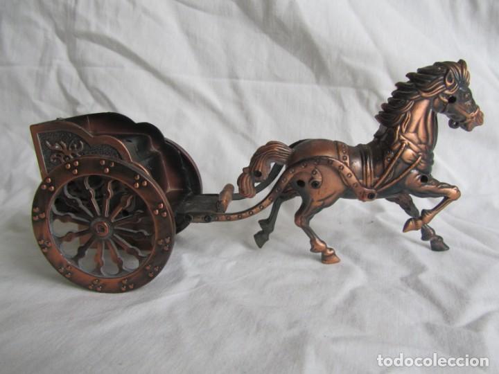 Mecheros: Mechero electr&oacute;nico de bronce en forma de carroza, funcionando - Foto 4