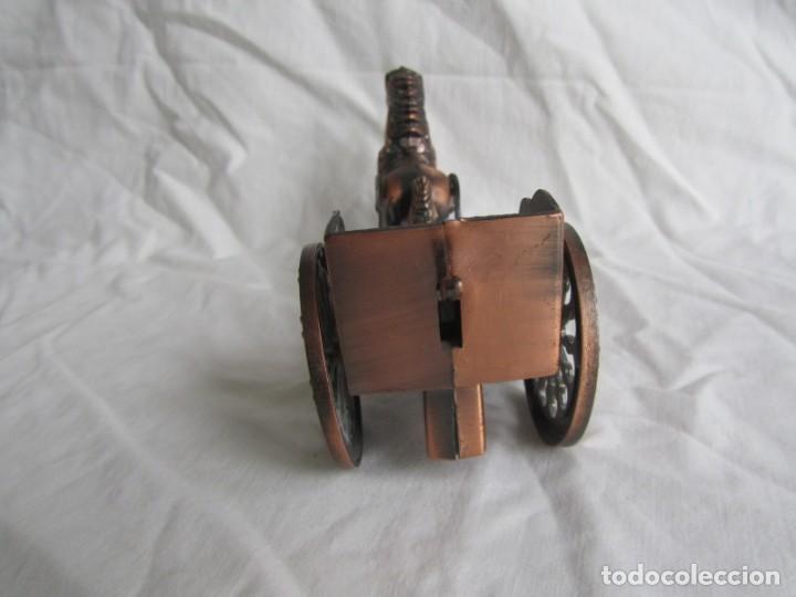 Mecheros: Mechero electr&oacute;nico de bronce en forma de carroza, funcionando - Foto 5